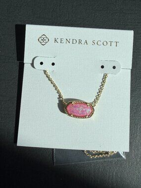 Elisa Gold Short Pendant Necklace